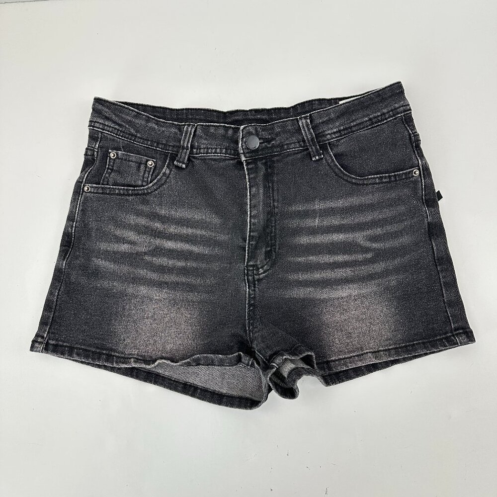 Romwe 2" Inseam Back Pocket Bow Detail Women's size L 8 10 Black Jean Shorts